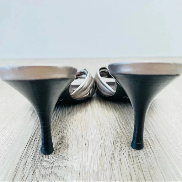 ALDO WHITE GOLD LEATHER FLIP SANDALS KITTEN HEELS BOW IN FRONT SLIP ON 39 - Picture 5 of 10